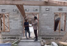 Bhabinkamtibmas Polsek Baebunta, Bantu Warga Renovasi Musholla An-Nur