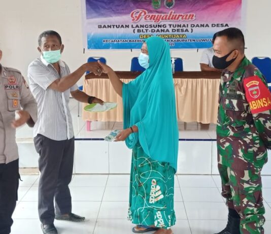 Salurkan BLT DD Periode Maret, Kades Mukti Jaya : Semoga Dapat Membeli Makanan Yang Kaya Gizi dan Nutrisi