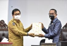 Wakil Bupati Luwu Utara Serahkan Ranperda Pertanggungjawaban APBD TA 2020 ke DPRD