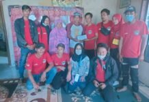 Wujud Peduli, Komunitas Pemuda Pemudi Selura Serahkan Bantuan ke Korban Kebakaran di Suli