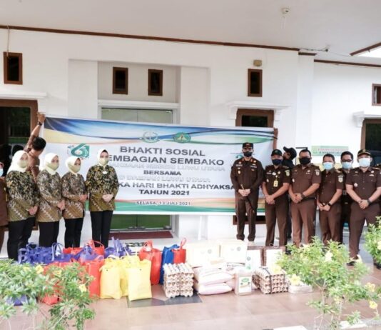 Dalam Rangka Hari Bakti Adhyaksa ke 61, Kejari Luwu Utara Gelar Baksos di Desa Radda