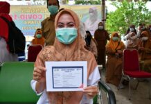 Bupati Luwu Utara Menekankan Kepada Penerima Bantuan Pemerintah Harus Memiliki Kartu Vaksin