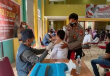 Polsek Malili Gelar Vaksinasi Massal di Simpurusiang