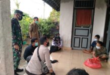 Door To Door, Bhabinkamtibmas Polsek Malili Laksanakan Tracing Terpadu
