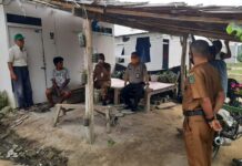 Temui Penghuni Huntara di Panampung, Kalaksa BPBD Luwu Utara Pastikan Huntap Dibangun Secepatnya