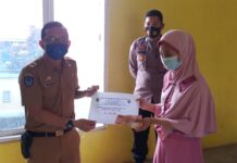 Salurkan BLT DD Periode Mei, Pjs.Desa Cendana Putih : Gunakan Bantuan Untuk Beli Makanan Yang Bergizi