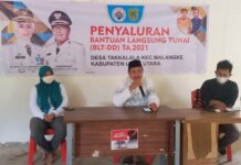 Salurkan BLT DD, Ini Harapan Pjs. Kades Takkalala Kepada Penerima