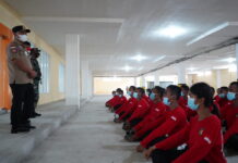 Temui Paskibra Latihan, Bupati Budiman : Berikan Penampilan Terbaik