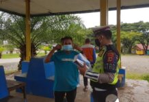 Peduli Masyarakat, Sat Lantas Polres Luwu Timur Bagi Masker Gratis