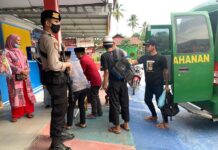 Personel Sat Sabhara Polres Luwu Timur Lakukan Pengawalan dan Pengamanan Tahanan