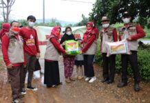 Tebar Sembako Warnai Bakti Sosial Kwarcab Pramuka Luwu Timur