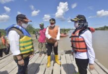 Kunjungi Keluarga Korban Perahu Tenggelam, Bupati Luwu Utara : Semoga Korban Bisa Segera Ditemukan