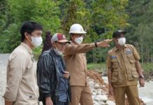 Pasca Diterjang Banjir, Wakil Bupati Luwu Utara Tinjau Titik Longsor di Jalan Poros Maipi – Masamba