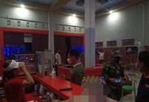 Di Tomoni, Petugas Gencar Sosialisasi PPKM Level 4