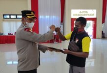 Tiga Cleaning Service Terima Reward dari Kayanma Polda Sul-Sel