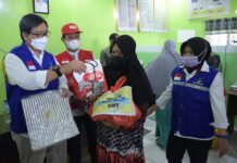 230 KK di Desa Polewali Terima Bantuan dari Wakil Bupati Luwu Utara