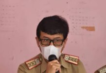 Kadis Holtikultura Pinrang kembali Salurkan Pupuk Cair ke Petani