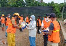 Apel Pagi, Bupati Luwu Timur Ajak Petugas Kebersihan Ikhlas Bekerja