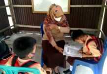 SDN 237 Bungadidi Disegel, Siswa Terpaksa Belajar di Rumah Warga