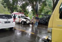 Ambulans Tomoni Timur Tabrakan !