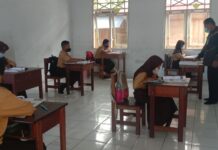 Meski PTM Terbatas, Siswa SDN 160 Sidotepung Tetap Semangat Belajar