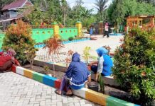 Guru SDN 234 Kore Korea Kerja Bakti Bareng Orang Tua Siswa