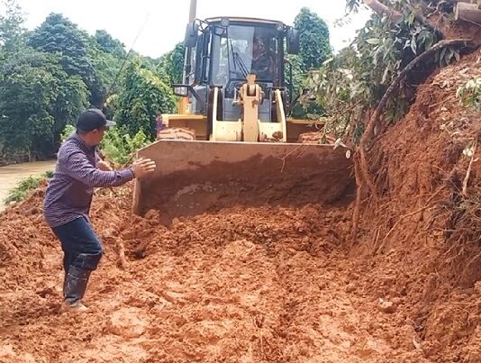 Akses ke Lokasi Korban Longsor Sudah Bisa Dilalui Mobil, Bantuan Mengalir