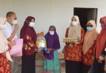 Staf dan DWP Inspektorat Lutim Berbagi Sembako