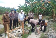 Kapolres Luwu Utara Lakukan Peletakan Batu Pertama Pembangunan Rujab Polsek Mappedeceng