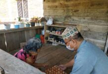 35 Warga Desa Wewangriu Jadi Sasaran Sedekah ASN Setda Luwu Timur