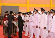 Bupati Luwu Timur Lantik Serentak 61 Kepala Desa