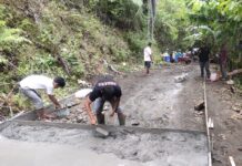 Pastikan Terlaksana Dengan Baik, Kades Mattampawalie Pantau Pekerja Proyek