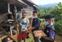 Tim Sedekah Jumat ASN Setda Sambangi Warga Desa Kawata