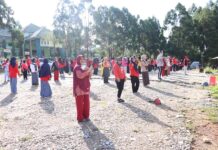 PKK, DWP bersama Dinkes dan DLH Lutim Gelar Senam Massal dan Menanam Pohon