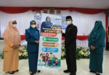 Ketua Tim Penggerak PKK Luwu Timur Bagikan Makanan Tambahan Bagi Balita Stunting