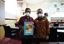 Sekda Luwu Timur Terima DIPA 2022 dari Gubernur Sulsel