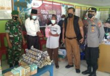 Masyarakat Ikut Vaksinasi di Desa Sidoraharjo, Polsek Sukamaju Beri Hadiah