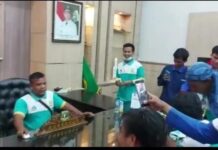 Gubernur Banten Laporkan Demo Buruh Yang Menduduki Kursi Ruang Kerjanya