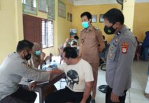 Bhabinkamtibmas, Babinsa Serta Kordes Lagego Rutin Lakukan Pendampingan Vaksinasi