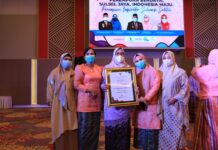 Ketua TP PKK Luwu Timur Terima Penghargaan Perempuan Inspirator di Sulsel