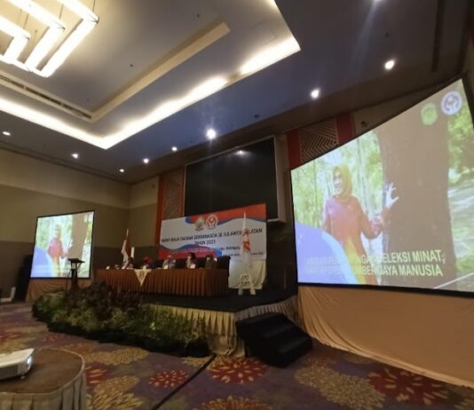 Rakerda Dekranasda Sulsel, Sufriaty Budiman Kenalkan Produk Kerajinan Unggulan Luwu Timur