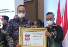 Bupati Luwu Timur Terima Penghargaan Smart Living dari Kementerian Kominfo
