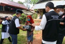 Sedekah Jum’at ASN Setda Sambangi Warga Desa Tarabbi