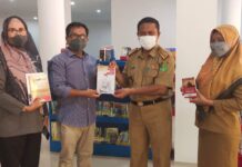 Bawaslu Luwu Timur Serahkan Buku Pengawasan Pemilu ke Dinas Perpustakaan dan Arsip Daerah