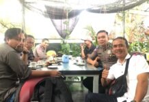 Pererat Silaturahmi, Kasat Lantas dan Kanit Regident Polres Luwu Utara Coffee Morning dengan Awak Media