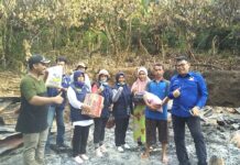 Gelar Jumat Berbagi, NasDem Luwu Utara Sasar Rumah Korban Kebakaran dan Warga Kurang Mampu