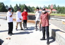 Tinjau RTH Taman Merdeka Malili, Bupati Minta Diskominfo Pasang Wifi Gratis
