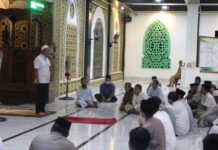 Usai Shalat Magrib, Budiman Silaturahmi Bersama Jamaah Masjid At-Taqwa