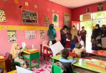 Evaluasi Kelayakan Sarpras, Bunda Paud Lutim Sambangi Empat TK di Burau