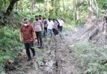 Respon Keluhan Masyarakat, Bupati Tinjau Langsung Usulan Desa di Kecamatan Kalaena
